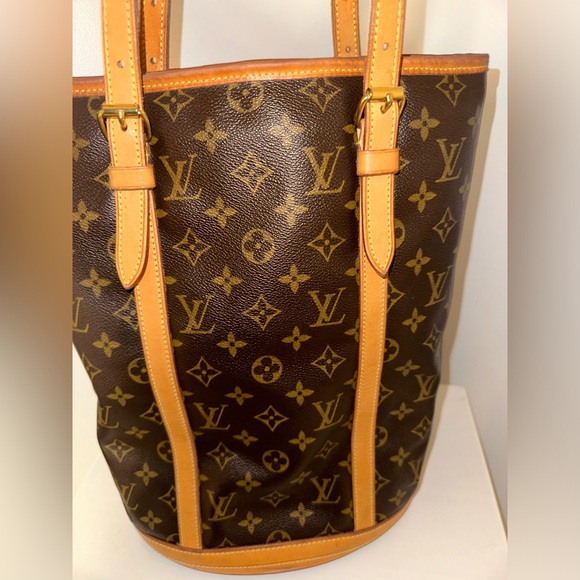 Authentic Louis Vuitton Bucket GM Monogram Tote. This is such a beauty! - Picture 5 of 13